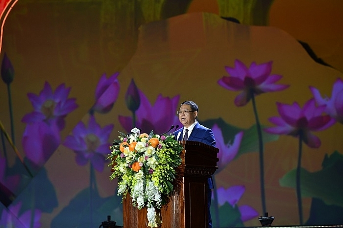 Chủ tịch UBND huyện Mê Linh Hoàng Anh Tuấn trình bày diễn văn kỷ niệm