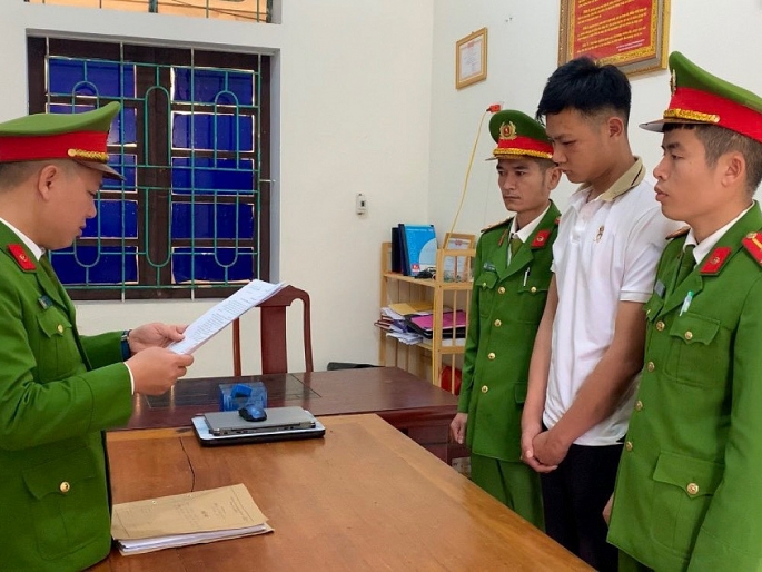 Cơ quan CSĐT Công an huyện Đức Thọ tống đạt Quyết định khởi tố vụ án, khởi tố bị can, lệnh bắt tạm giam đối với Nguyễn Tuấn Thành