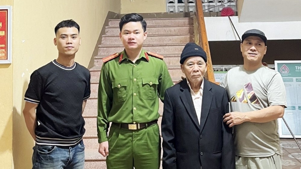 Cụ ông 87 tuổi đi lạc từ Hà Nội vào Hà Tĩnh