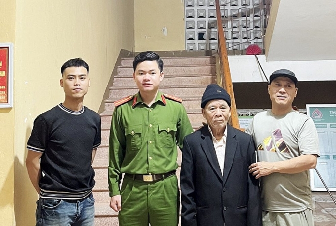  cụ ông Trần Duy Hiệp đã được người nhà từ Hà Nội vào đón về nhà.
