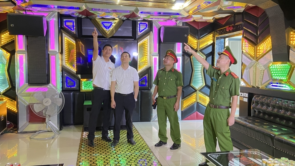 Hà Nội: UBND cấp huyện sẽ cấp, thu hồi giấy phép kinh doanh karaoke