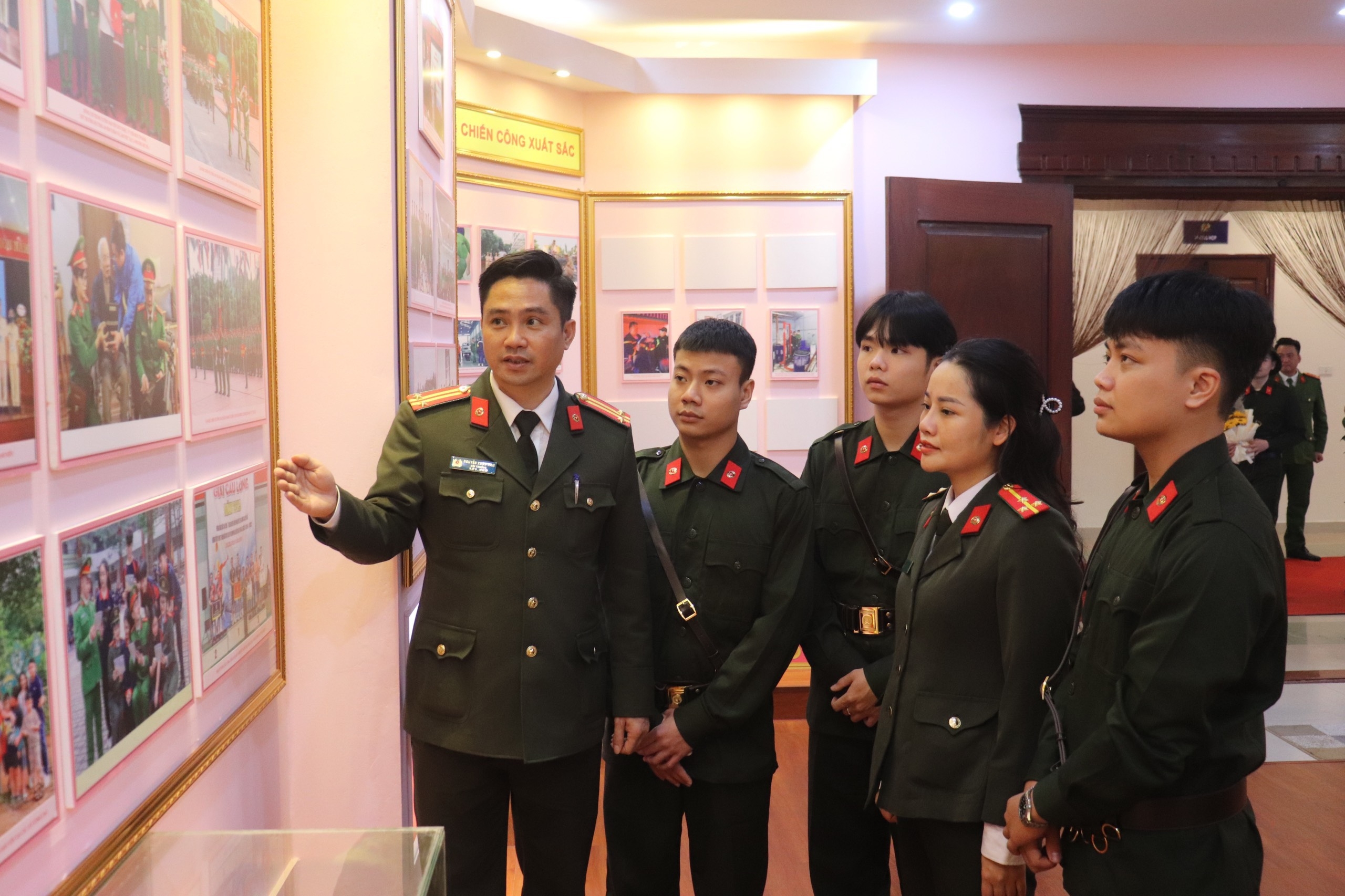 Thanh niên quận Nam Từ Liêm hăng hái chuẩn bị lên đường nhập ngũ