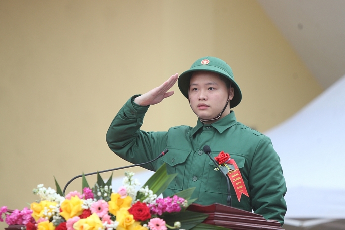 Bí thư Thành ủy Hà Nội động viên tân binh trong ngày lên đường nhập ngũ