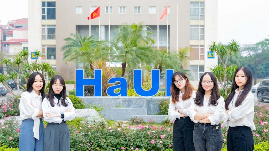 Nhóm nữ sinh trường ĐH Công nghiệp Hà Nội khởi nghiệp từ vỏ cam, bưởi
