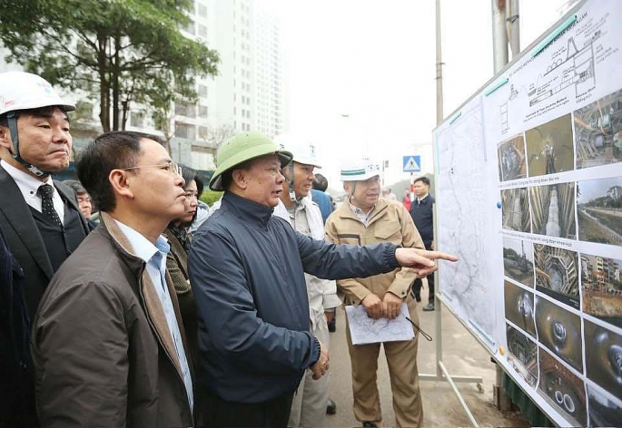 Bí thư Thành ủy Hà Nội Đinh Tiến Dũng kiểm tra thực địa tại dự án Nhà máy xử lý nước thải Yên Xá (gói thầu số 1).  