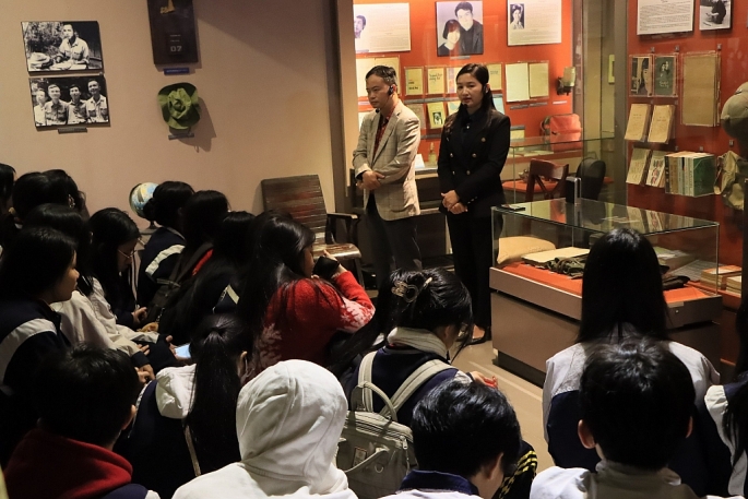 Tour đêm “Chữ Tâm, chữ Tài” tại Bảo tàng Văn học Việt Nam phục vụ chủ yếu đối tượng học sinh, sinh viên.  Ảnh: Tuấn Linh