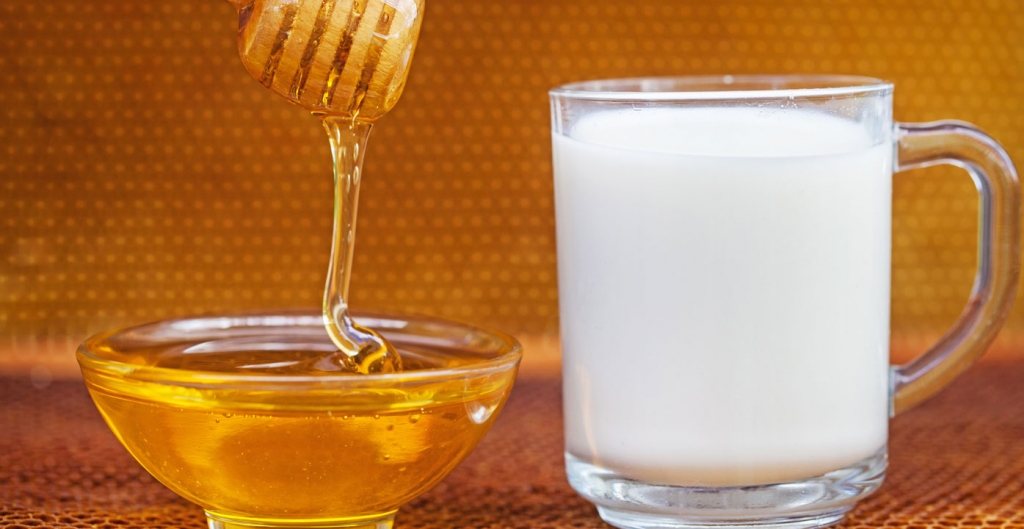 Điều gì xảy ra nếu bạn uống sữa với mật ong mỗi ngày?