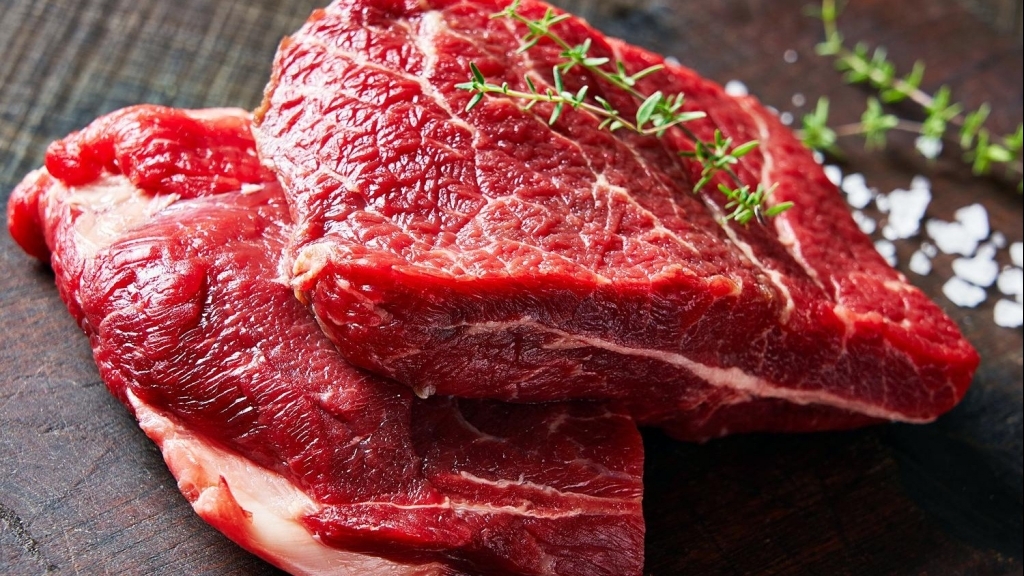 Những người nên hạn chế ăn thịt bò