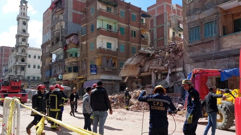 Sập nhà cao 3 tầng khiến 4 người tử vong