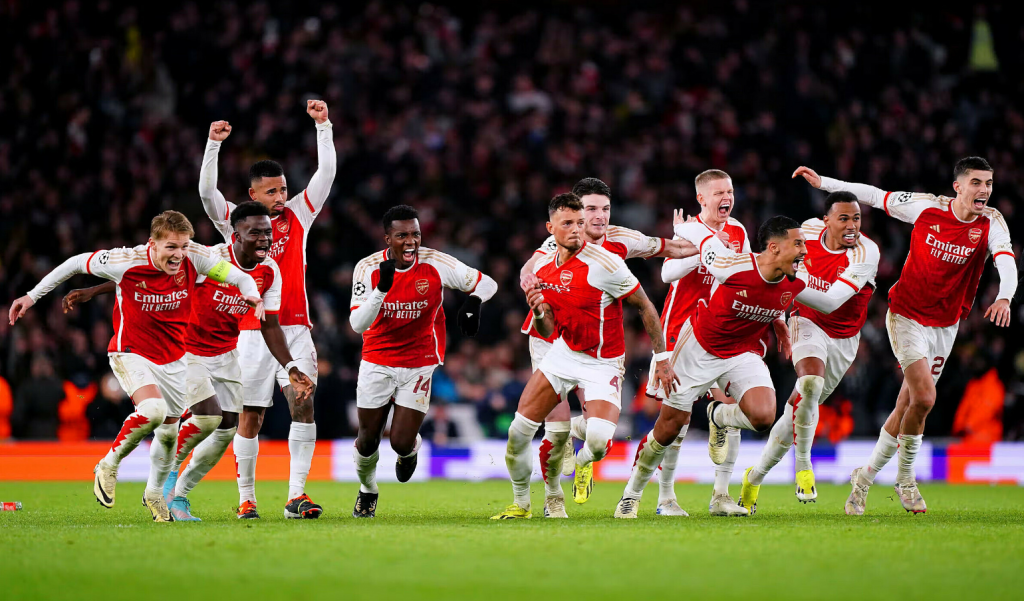 Arsenal nhọc nhằn ghi tên mình vào tứ kết Champions League