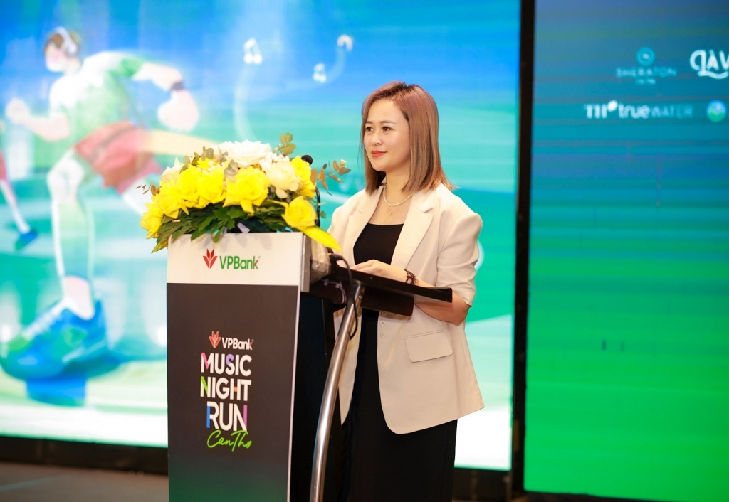 Bà Nguyễn Thùy Dương, Giám đốc Trung tâm Truyền thông và Tiếp thị VPBank chia sẻ về  tâm huyết của nhà băng khi đồng hành cùng giải chạy VPBank Can Tho Music Night Run 2024