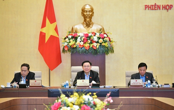 Chủ tịch Quốc hội Vương Đình Huệ chủ trì phiên họp.