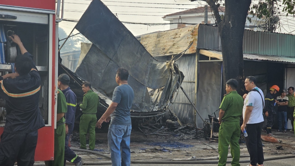 Phú Quốc: cháy lớn tại cửa hàng kinh doanh nệm, mút