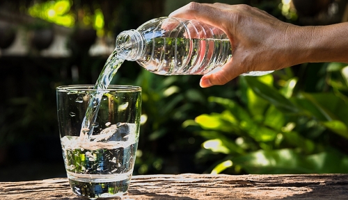 5 dấu hiệu cho thấy bạn uống quá nhiều nước