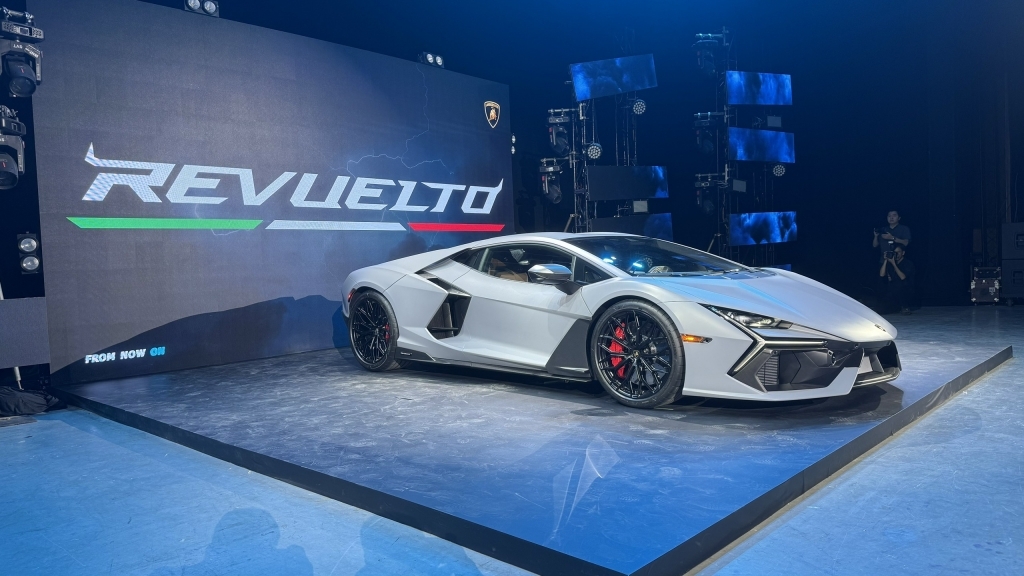 Lamborghini Revuelto ra mắt đầy ấn tượng tại thị trường Việt Nam