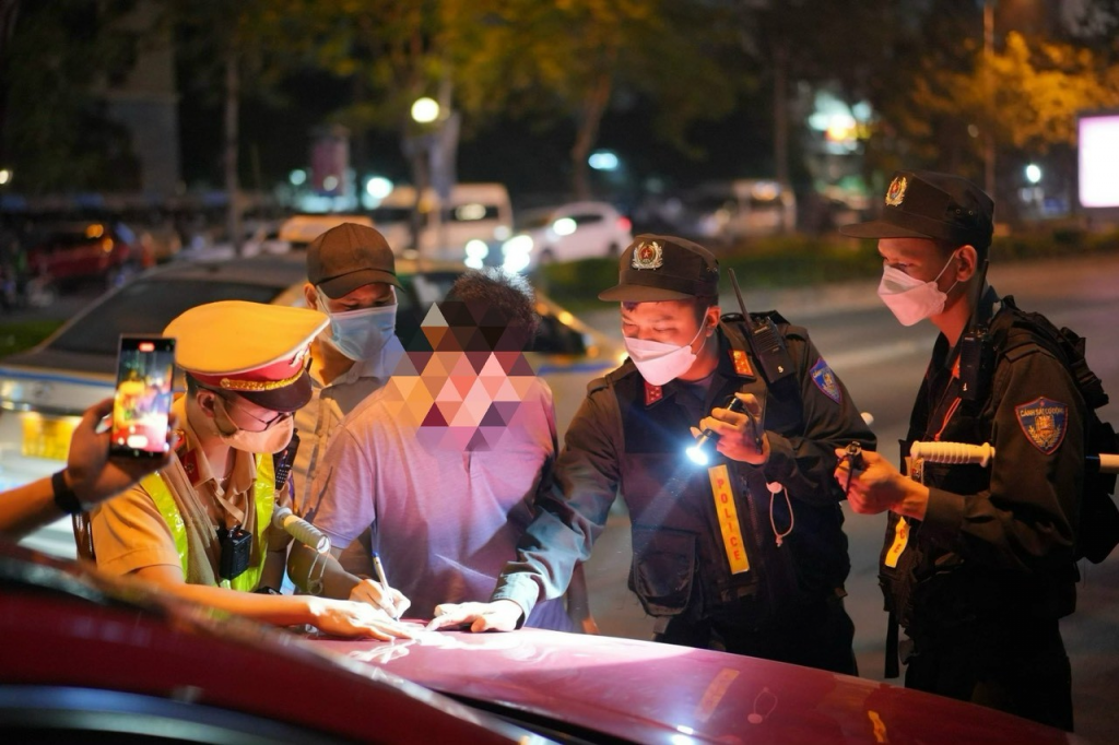 Lực lượng 141 tăng đường kiểm tra, đấu tranh phòng chống tội phạm đường phố. Ảnh: CATP Hà Nội