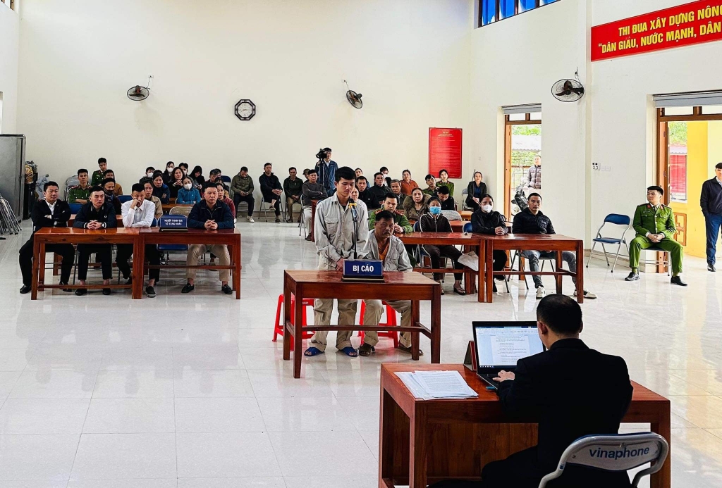 Xử lưu động các bị cáo trong 2 vụ chống người thi hành công vụ ở Lạng Sơn
