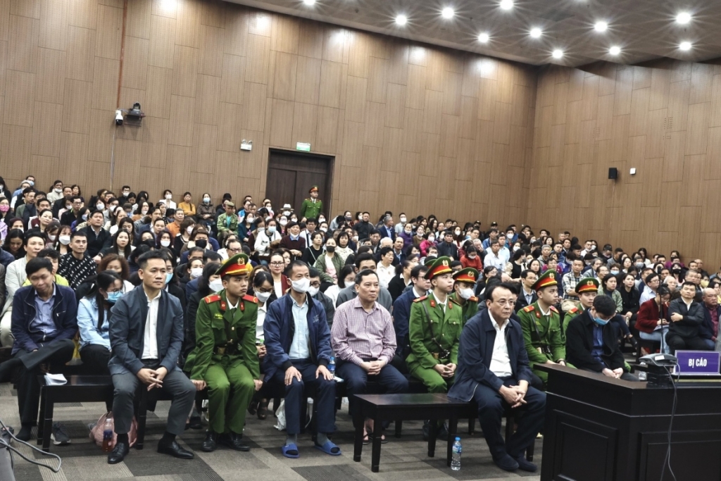 Viện kiểm sát Nhân dân bất ngờ đề nghị giảm án cho bố con Chủ tịch Tân Hoàng Minh