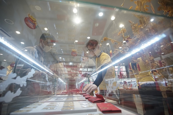 Các chuyên gia cho rằng cần bỏ độc quyền vàng. Ảnh chụp tại một cửa hàng vàng tại quận Cầu Giấy, Hà Nội.	Ảnh: Khánh Huy