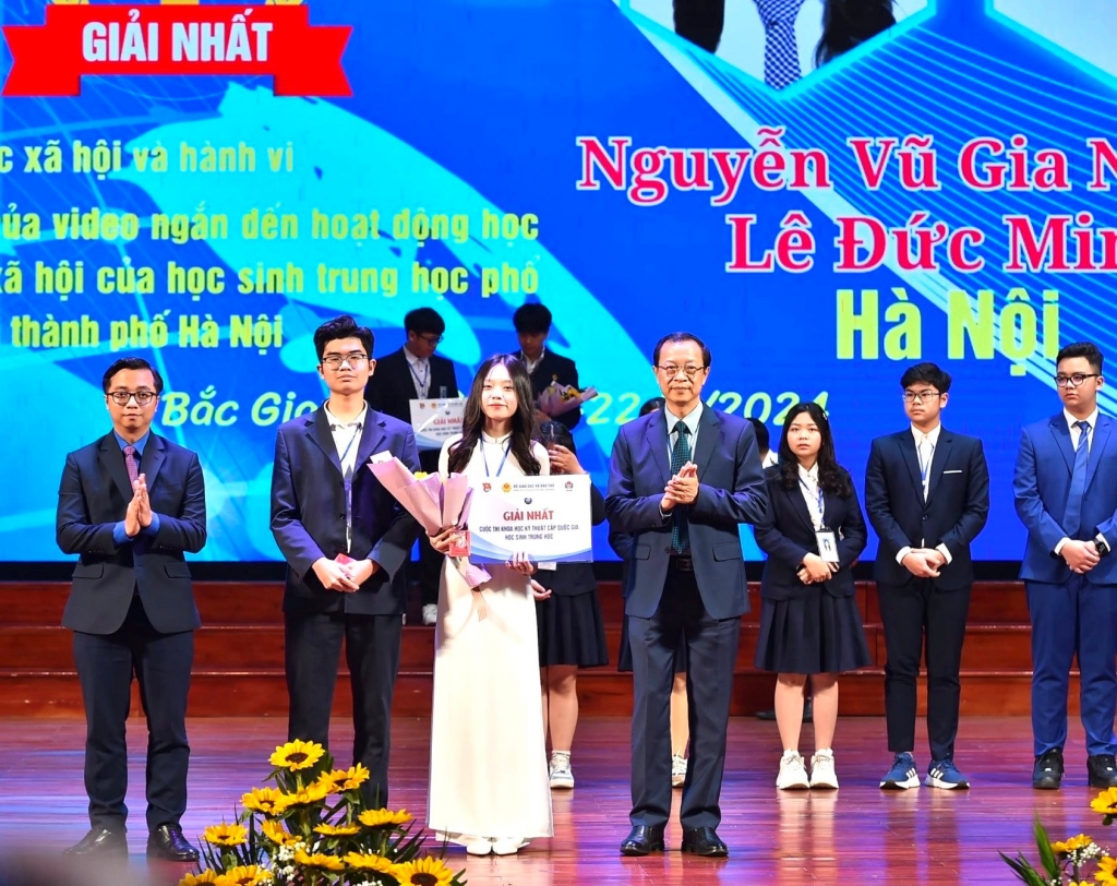 Học sinh Hà Nội đạt 2 giải Nhất cuộc thi Khoa học kỹ thuật cấp quốc gia