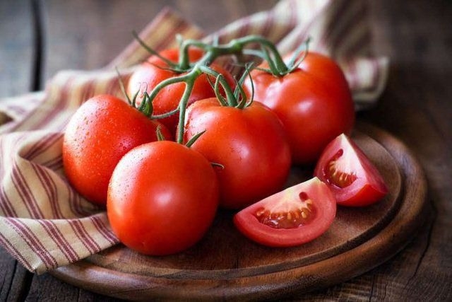 Nên ăn cà chua nấu chín hay cà chua sống?
