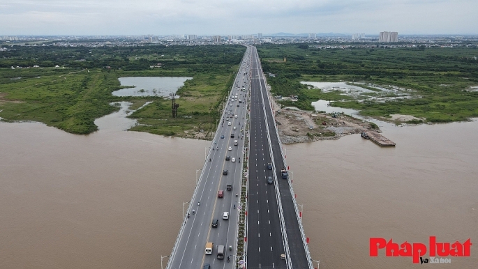 Cầu Vĩnh Tuy giai đoạn 2, công trình được đầu tư nguồn vốn đầu tư công đã hoàn thành, đưa vào sử dụng trong tháng 8/2023. Ảnh: Khánh Huy