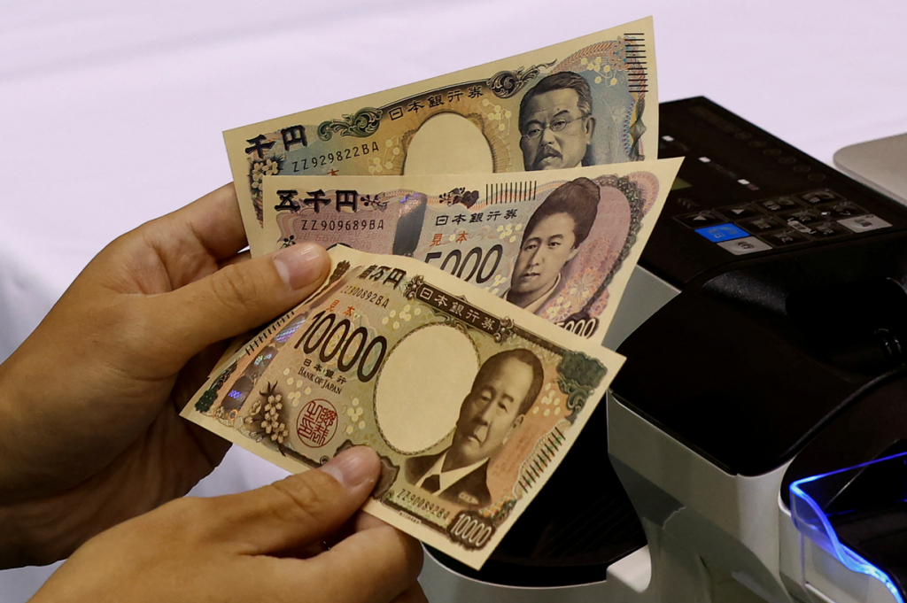 Nhật Bản họp khẩn khi đồng yên rớt giá kỷ lục