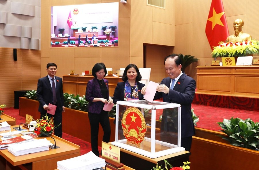 Hà Nội miễn nhiệm và bầu bổ sung chức vụ Ủy viên UBND Thành phố