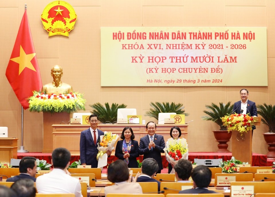 Hà Nội miễn nhiệm và bầu bổ sung chức vụ Ủy viên UBND Thành phố