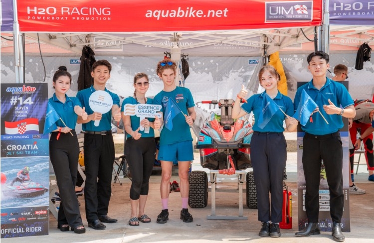 18 tay đua khởi tranh “Giải vô địch thế giới thuyền máy nhà nghề UIM F1H2O World Championship Grand Prix of Binh Dinh”
