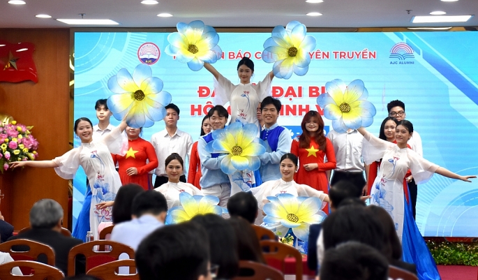 Văn nghệ chào mừng Đại hội đại biểu Hội Cựu sinh viên Học viện Báo chí và Tuyên truyền nhiệm kỳ 2024 – 2029