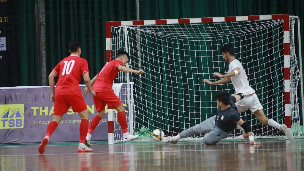 Đội tuyển futsal Việt Nam tiếp tục “ghi điểm” dù không tạo được bất ngờ trước Iran
