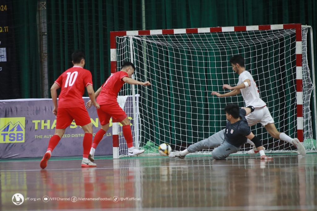  ĐT futsal Việt Nam đã không tạo được bất ngờ khi để thua Iran với tỷ số 1-3. 