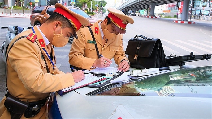 Cảnh sát giao thông Hà Nội xử lý 538 trường hợp vi phạm trong ngày 1/4. Ảnh: P.V