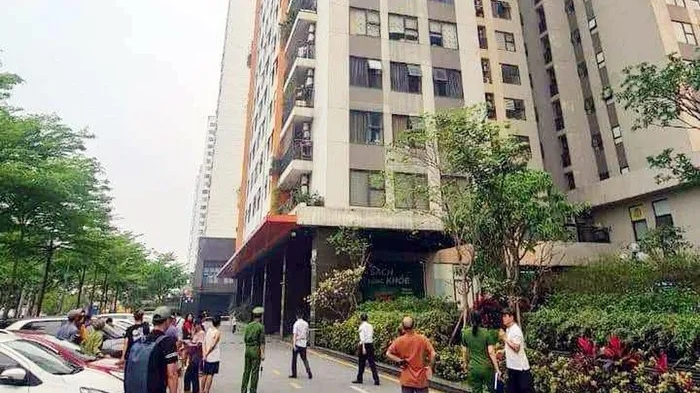 Một người phụ nữ rơi từ tầng 25 chung cư ở Hà Nội xuống đất