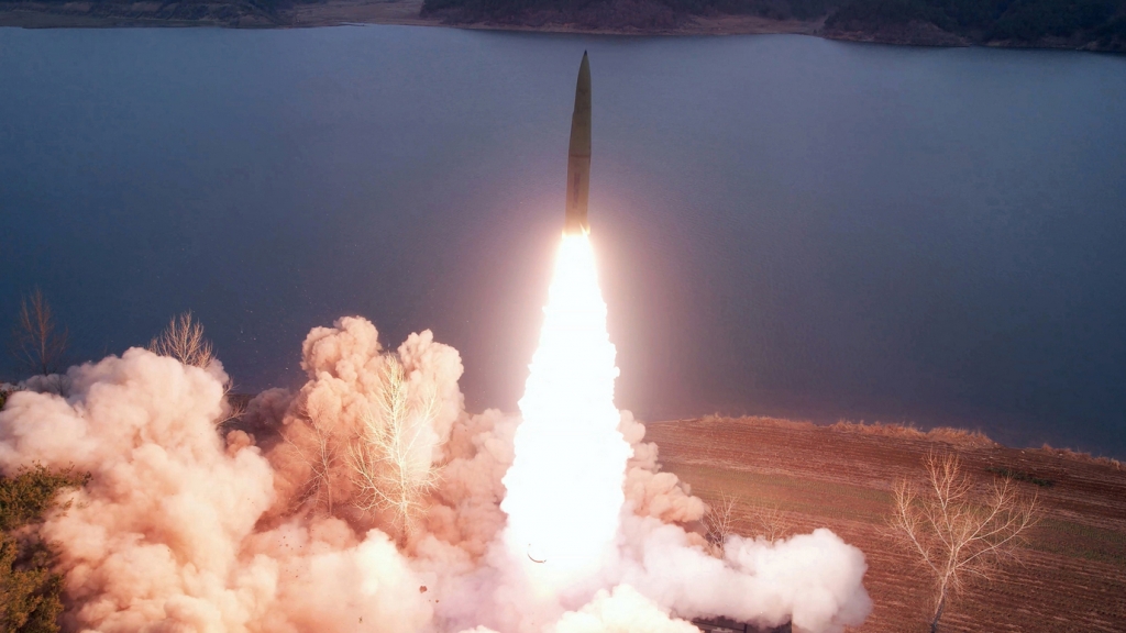 Triều Tiên tiếp tục tiến hành phóng tên lửa đạn đạo