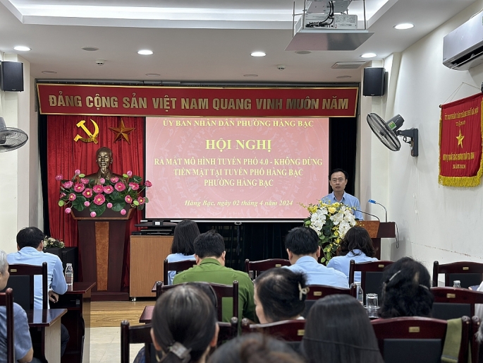 Chủ tịch UBND phường Hàng Bạc Nguyễn Hồng Dũng phát biểu tại hội nghị 