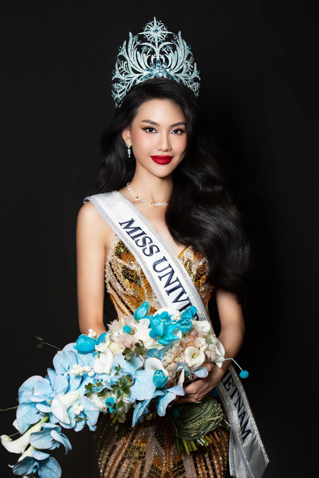 BTC Miss Universe Vietnam chính thức xác nhận hoa hậu Bùi Quỳnh Hoa bị buộc thôi học do vi phạm quy chế