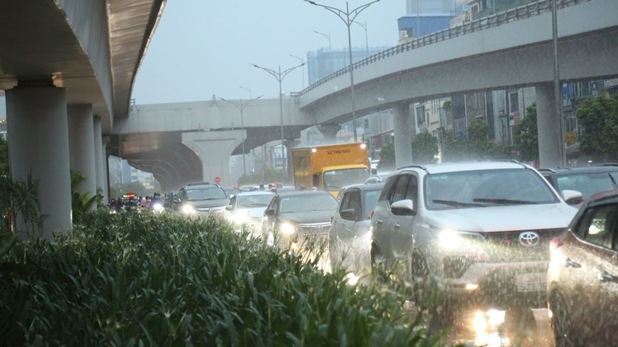 Dự báo thời tiết ngày 5/4/2024: Hà Nội có mưa rào và dông vài nơi, trời chuyển mát