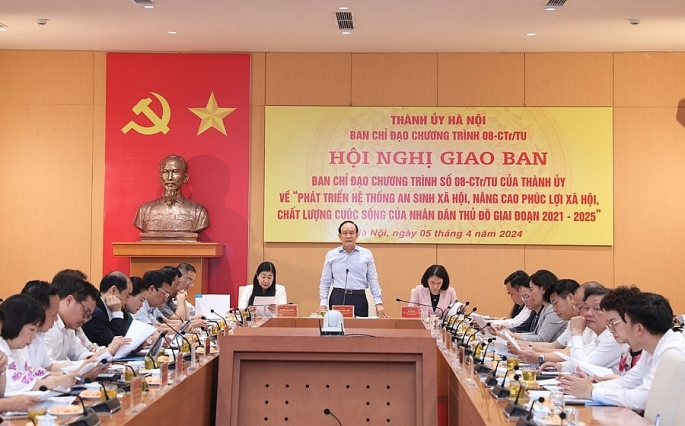 Phó Bí thư Thành ủy, Chủ tịch Hội đồng Nhân dân thành phố Hà Nội Nguyễn Ngọc Tuấn phát biểu tại Hội nghị ngày 5/4 Ảnh: Thịnh An