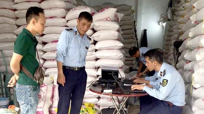 Hà Nội: kiểm tra đột xuất 6 cơ sở kinh doanh gạo có dấu hiệu giả mạo thương hiệu gạo Ông Cua