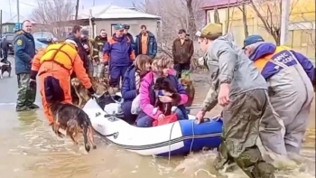 Nga ban bố tình trạng khẩn cấp vì vỡ đê chắn sóng tại sông Ural