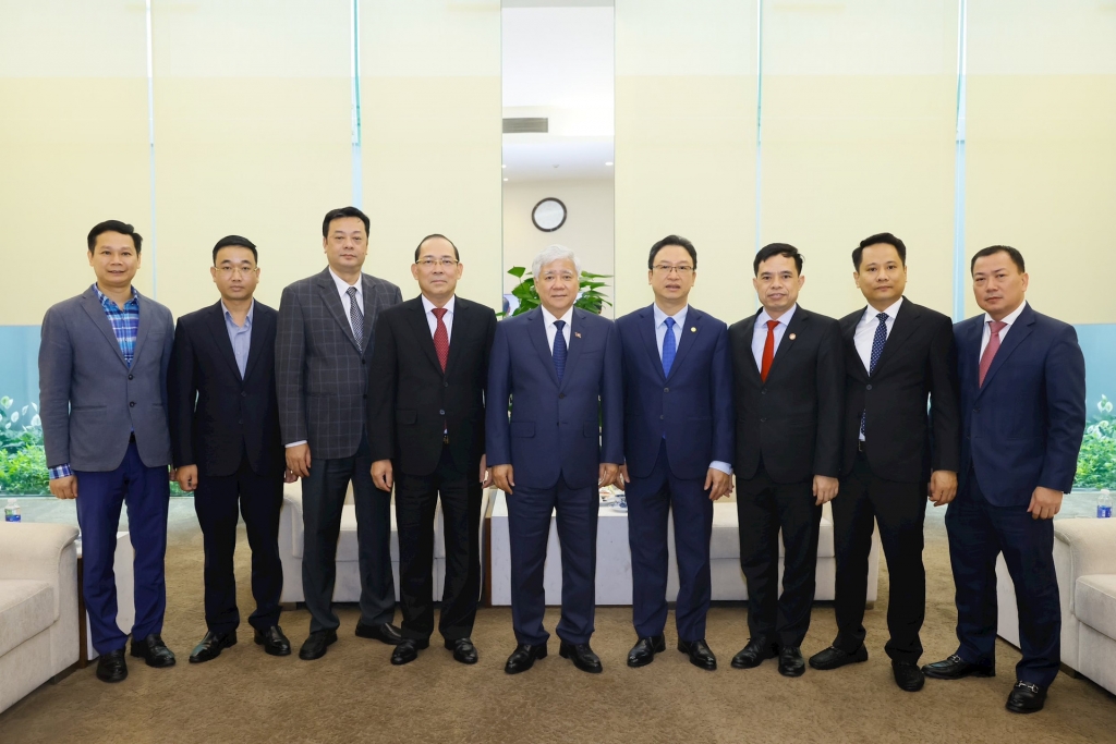 Chủ tịch UBTƯ MTTQ Việt Nam  Đỗ Văn Chiến thăm hữu nghị Lào và dự Hội nghị Chủ tịch Mặt trận 3 nước Đông Dương