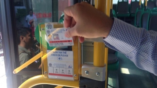 Thẻ vé xe buýt ảo mang lại tiện ích cho người dân