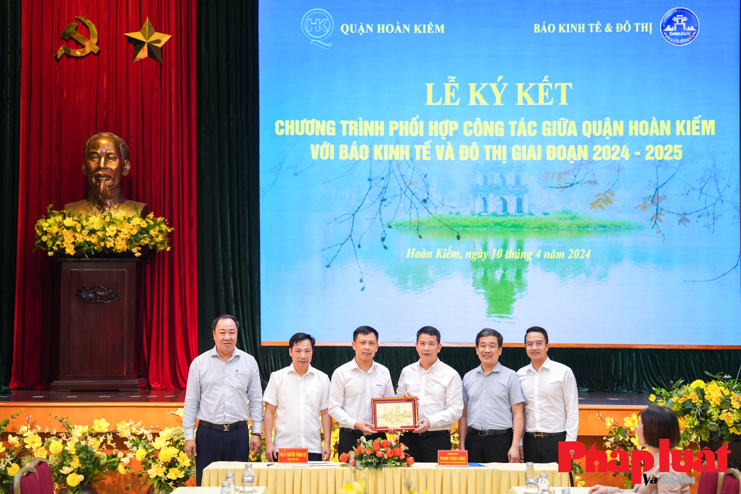 Báo Kinh tế và Đô thị và quận Hoàn Kiếm ký kết chương trình phối hợp