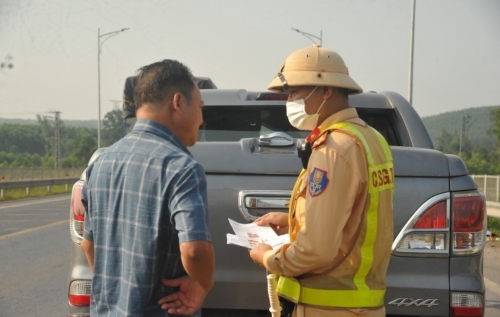 Hơn 900 trường hợp vi phạm giao thông trong ngày 11/4