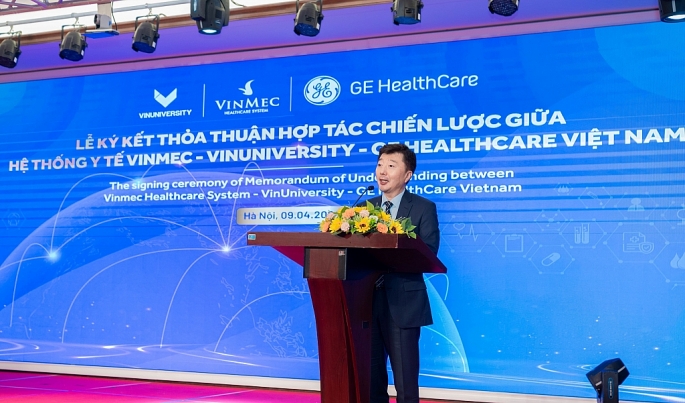 Ông Chris Khang – Chủ tịch kiêm Giám đốc Điều hành GE HealthCare khu vực ASEAN, Hàn Quốc, Úc và New Zealand phát biểu tại buổi lễ