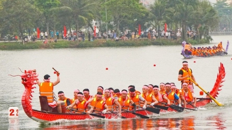 Phú Thọ: tưng bừng giải Bơi chải trên hồ Văn Lang