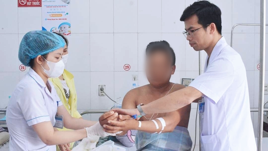 Phẫu thuật nối động mạch thành công "cứu sống" cánh tay cho bệnh nhân bị tai nạn lao động