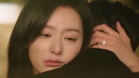 "Nữ hoàng nước mắt" tập 15: Hae In mất trí nhớ, gặp lại Hyun Woo ở nơi không ngờ đến